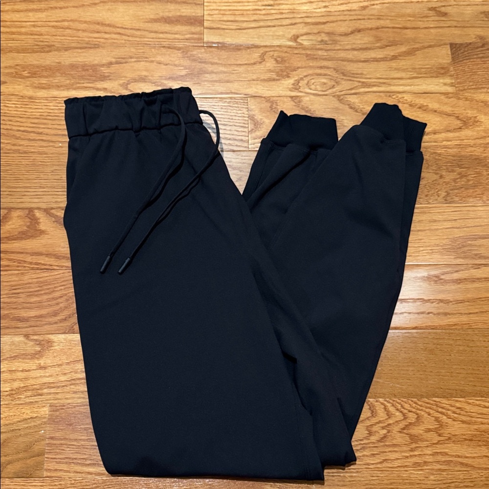 Like new - Lululemon joggers. Size 6. Black. - Picture 4 of 11